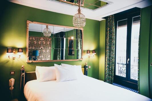Une chambre de l'hôtel Le soleil du matin